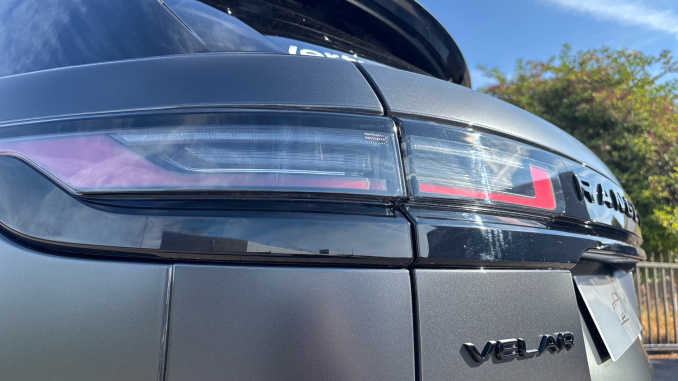 Land Rover Range Rover Velar 3.0 D300 MHEV Belgravia Edition Satin 5dr Auto Diesel Estate - Image 19